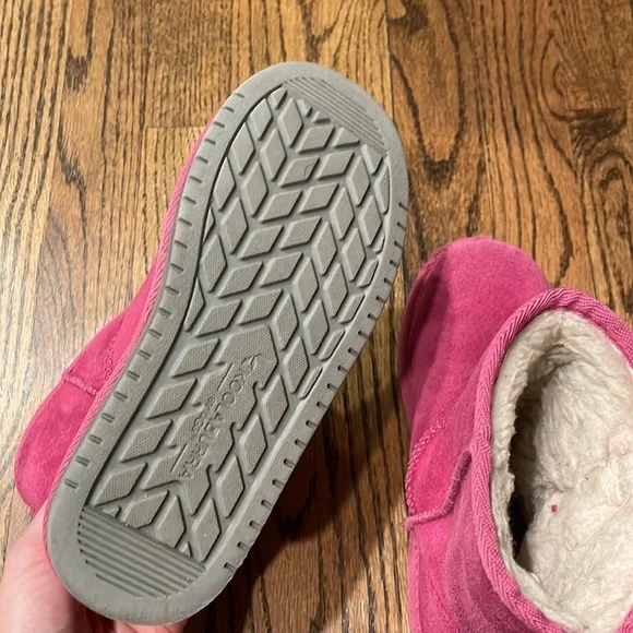 Ugg by Koolaburra pink with bows - Picture 7 of 7